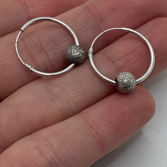 Vtg Sterling Silver Removable Glitter Ball Hoop Earrings .7” - Picture 2 of 4